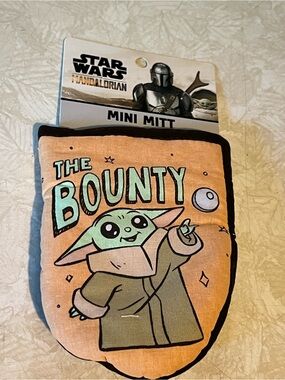 Star Wars The Mandalorian Mini Mitt – Orange & Green Grogu Design